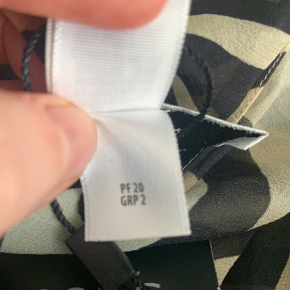 ST. JOHN 100% Silk Sheer Zebra Print Top/Blouse size M/L - Picture 10 of 10